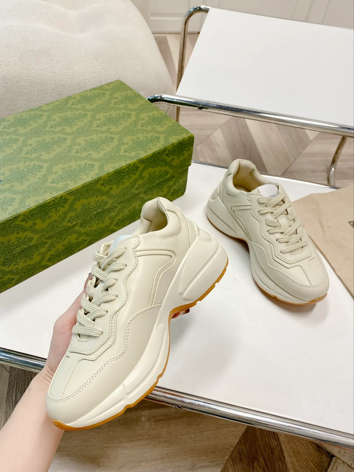 👟👟Ex-factory price 480👟👟 Women's shoes, women's clothing, upgraded version 2022 Gucci Gucci top version couples' dad shoes series is new! 🖤 ⚠GG couple’s dad shoes have been popular in recent years; new colors are updated constantly; Gucci has updated new colors in 2022, and our home and counters have new ones at the same time. This classic dad shoe has celebrities and Internet celebrities Anchors and others are sure to plant grass and call ❤ Classic fashion style, distressed leather surface, 5D drawing printing; mixed surface splicing colors, etc... Original customization (off-white eco-friendly cowhide, first layer of cowhide inside), original outsole... Shiny colorful drawings embellish the sides of the shoe body, old color rubbing, package production technology, 1:1 creation / only to make the best shoes. Size: Women’s 35-45